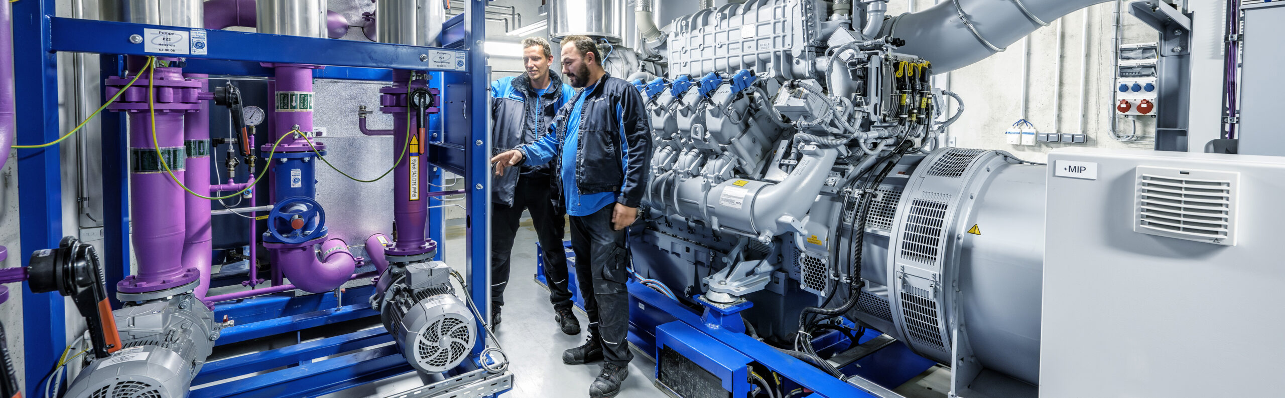 Betriebstechniker im Technikraum